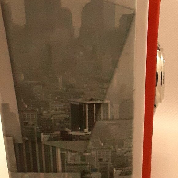 New silver tone watch with crystals - Picture 3 of 12